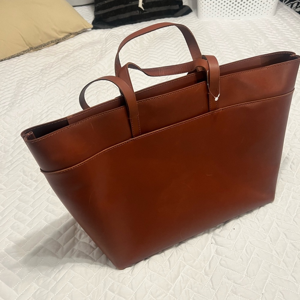 Essential Zip Top Madewell Leather Bag- NWT